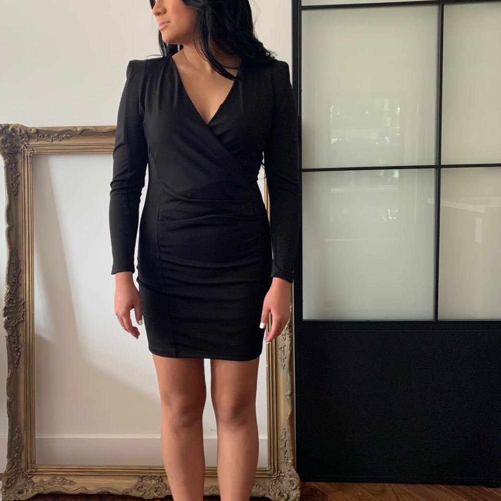 Unknown brand, Stylish black cocktail dress, padded shoulders, fitted